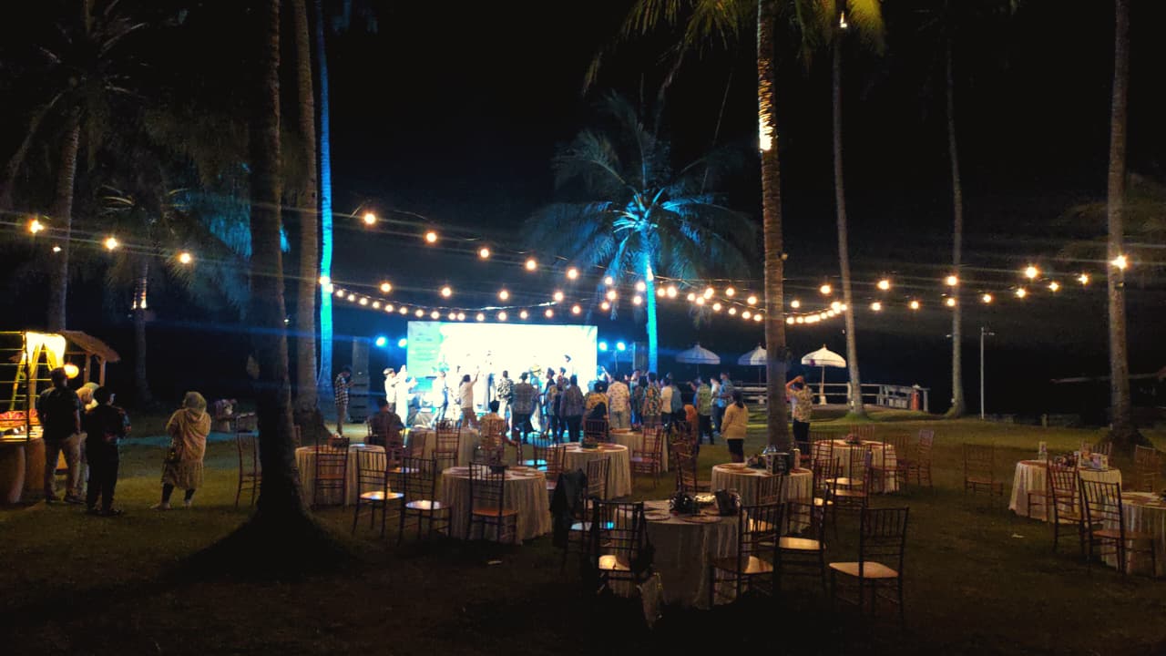 Gathering Outdoor (Summer)